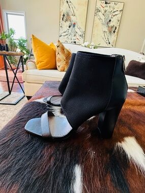 Adrienne Vittadini Geraldine Black Knit Bootie Sandals - Sz 10